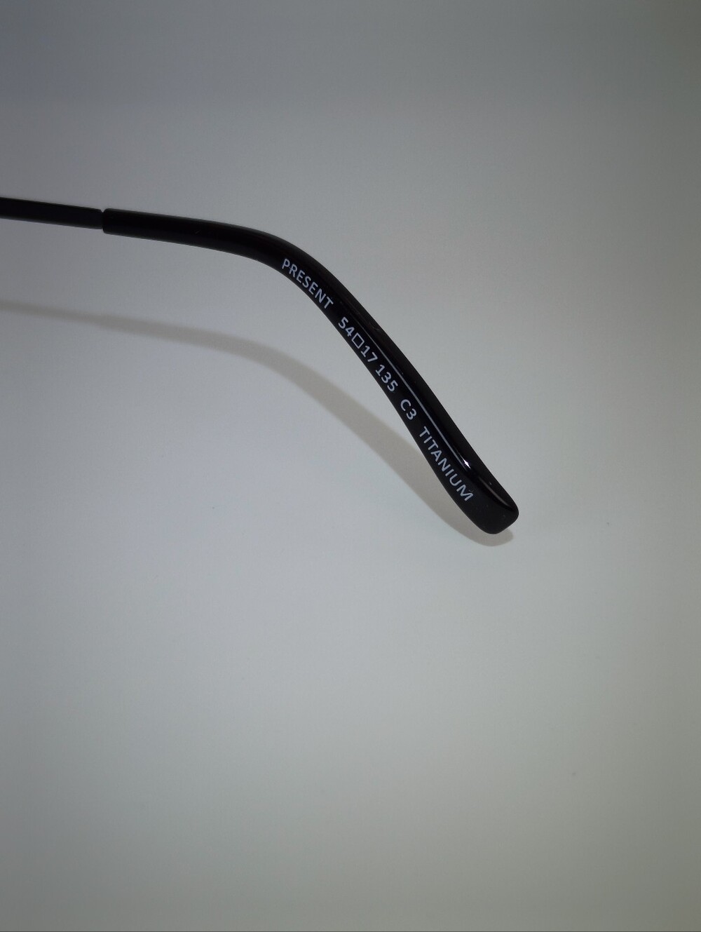 Present. Black Rectangular Metal Frame. - Picture 9 of 9